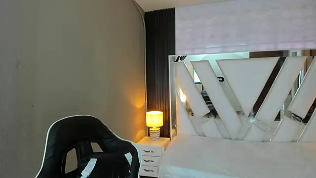 Linda4Petite online show from 04/19/26, 01:43