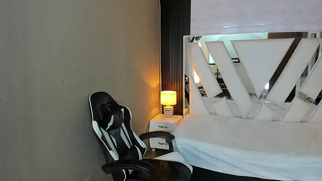 Linda4Petite online show from 04/20/26, 06:09