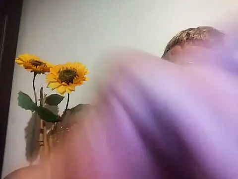 Robertino21cm online show from 10/24/25, 04:31