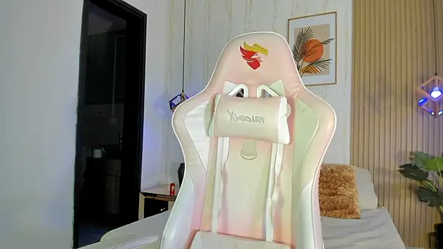 CameronCollins  online show from 12/05/25, 07:32