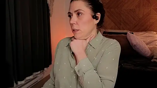 Ellie-L-Elizabeth online show from 04/10/26, 02:39