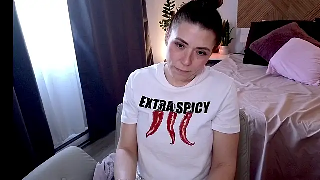 Ellie-L-Elizabeth online show from 04/23/26, 07:38