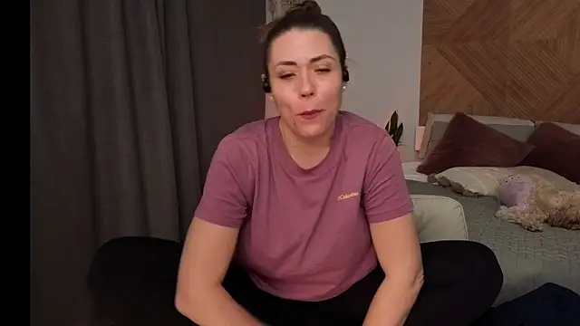 Ellie-L-Elizabeth online show from 05/16/26, 04:53
