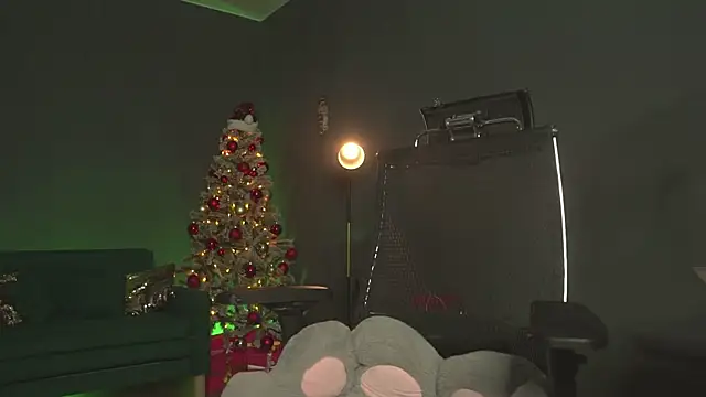 Snapshot of mirawair chatting on 11/25/25, 02:50 mirawair online show from 11/25/25, 02:50