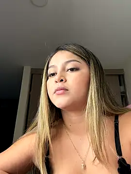 Snapshot of lunablossom_ chatting on 09/16/25, 12:55 lunablossom online show from 09/16/25, 12:55