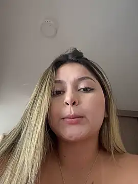 lunablossom  online show from 11/20/25, 09:36