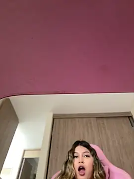 lunablossom  online show from 12/21/25, 06:04