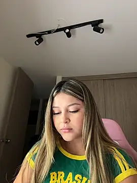 lunablossom  online show from 02/19/26, 12:17