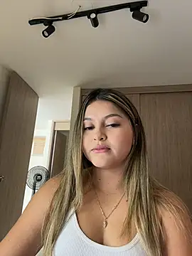 lunablossom  online show from 02/28/26, 06:20