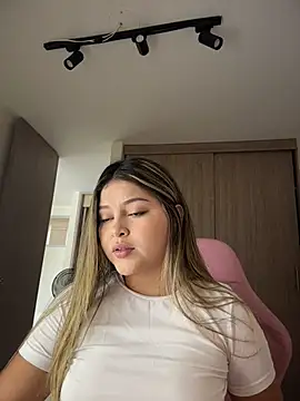 lunablossom  online show from 03/27/26, 06:29