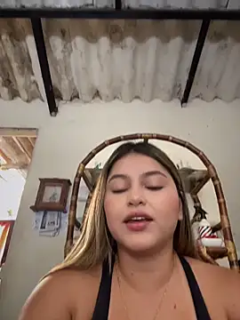 lunablossom  online show from 03/31/26, 09:15