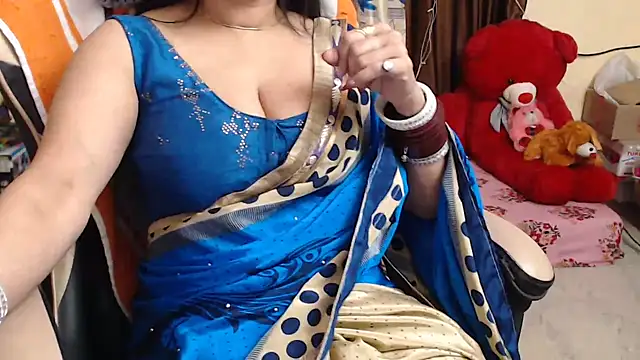 Snapshot of Naughty_Kashish chatting on 01/17/25, 10:11 Naughty Kashish online show from 01/17/25, 10:11