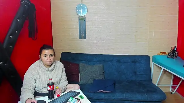 Snapshot of lesbiancuple chatting on 09/12/25, 01:06 lesbiancuple online show from 09/12/25, 01:06