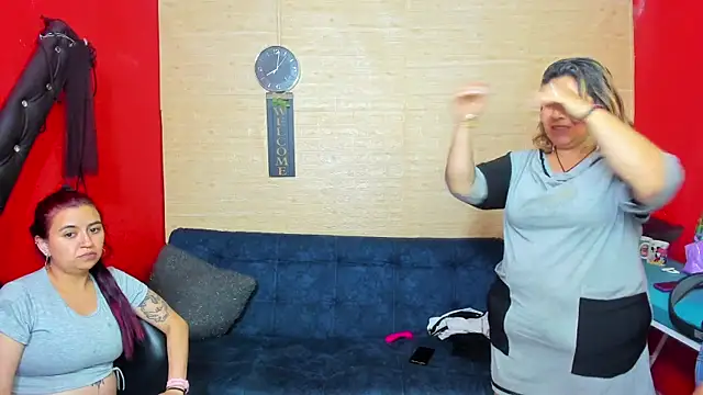 Snapshot of lesbiancuple chatting on 09/28/25, 01:00 lesbiancuple online show from 09/28/25, 01:00