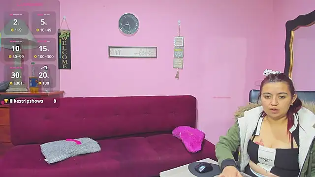 Snapshot of lesbiancuple chatting on 10/14/25, 01:28 lesbiancuple online show from 10/14/25, 01:28