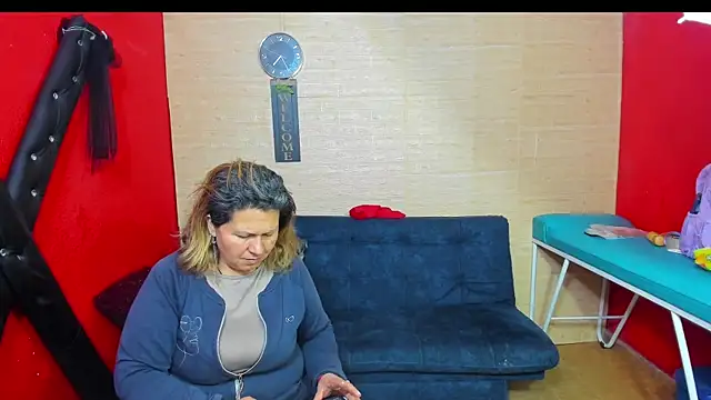 Snapshot of lesbiancuple chatting on 10/28/25, 12:25 lesbiancuple online show from 10/28/25, 12:25