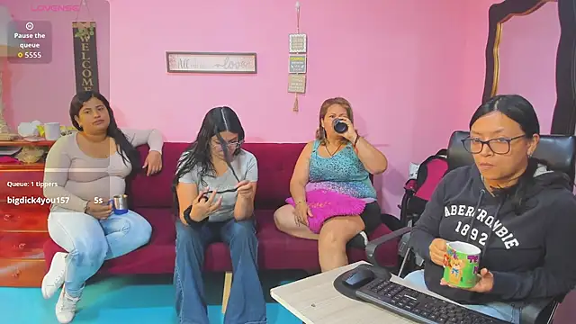 Snapshot of lesbiancuple chatting on 11/26/25, 01:12 lesbiancuple online show from 11/26/25, 01:12