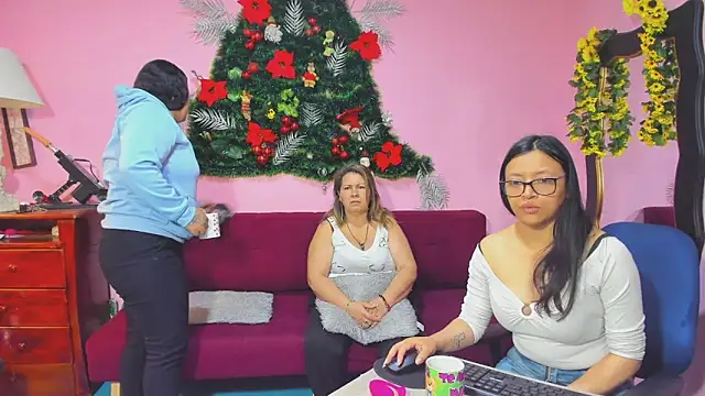 Snapshot of lesbiancuple chatting on 02/02/26, 12:37 lesbiancuple online show from 02/02/26, 12:37