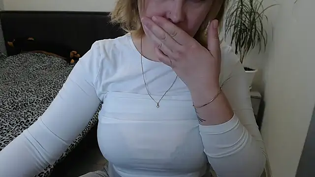 leeilawow online show from 04/19/26, 05:51