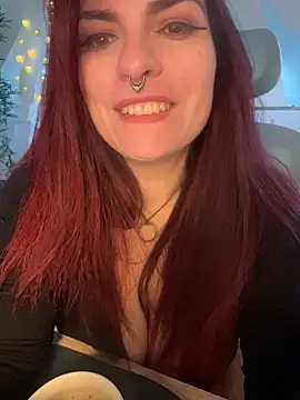 LunaMoongirl online show from 11/30/25, 03:49