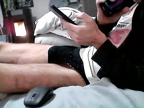 Snapshot of mickzizi chatting on 12/12/24, 07:30 mickzizi online show from 12/12/24, 07:30