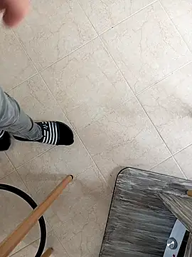 Snapshot of mickzizi chatting on 03/10/25, 08:15 mickzizi online show from 03/10/25, 08:15