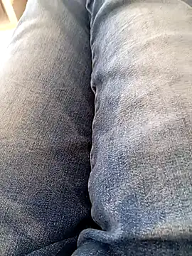 Snapshot of mickzizi chatting on 03/19/25, 01:18 mickzizi online show from 03/19/25, 01:18