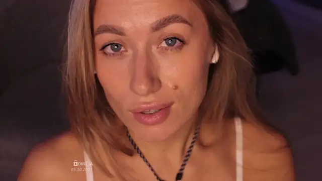 Snapshot of Blondie_Bunny chatting on 11/03/25, 04:03 Blondie Bunny online show from 11/03/25, 04:03