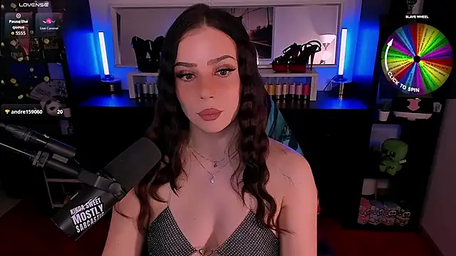 Snapshot of SofiRusselle chatting on 11/13/25, 05:23 SofiRusselle online show from 11/13/25, 05:23