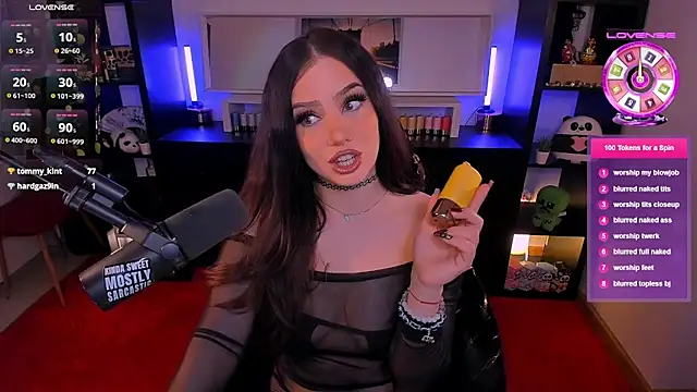 Snapshot of SofiRusselle chatting on 11/17/25, 06:46 SofiRusselle online show from 11/17/25, 06:46