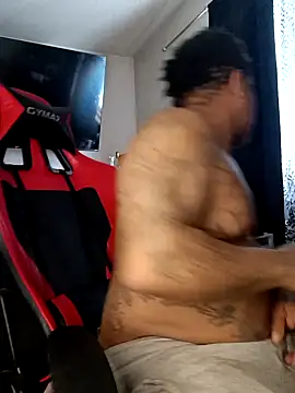 Snapshot of yellowwetfox chatting on 12/22/24, 07:52 yellowwetfox online show from 12/22/24, 07:52