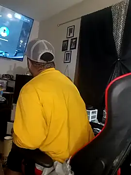 Snapshot of yellowwetfox chatting on 12/29/24, 02:38 yellowwetfox online show from 12/29/24, 02:38