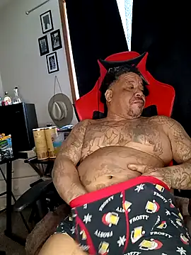 Snapshot of yellowwetfox chatting on 01/01/25, 09:20 yellowwetfox online show from 01/01/25, 09:20