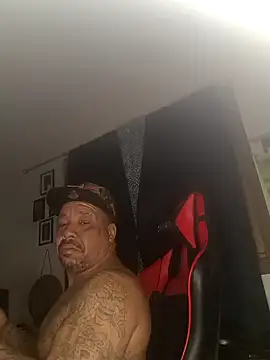 Snapshot of yellowwetfox chatting on 01/09/25, 02:01 yellowwetfox online show from 01/09/25, 02:01