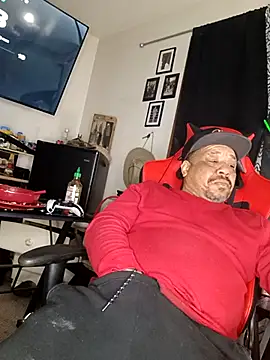 Snapshot of yellowwetfox chatting on 03/01/25, 02:26 yellowwetfox online show from 03/01/25, 02:26