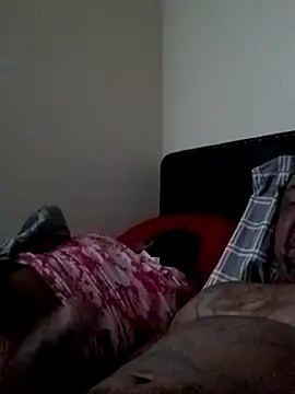 Snapshot of yellowwetfox chatting on 10/25/25, 01:40 yellowwetfox online show from 10/25/25, 01:40