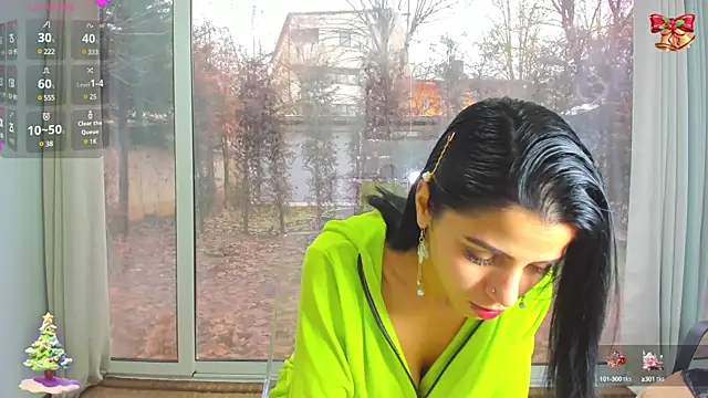 Snapshot of Sarabecker chatting on 12/22/24, 10:06 Sarabecker online show from 12/22/24, 10:06