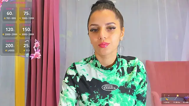 Snapshot of Sarabecker chatting on 11/07/25, 10:26 Sarabecker online show from 11/07/25, 10:26