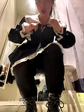 CrazzyChicks online show from 10/25/25, 06:54