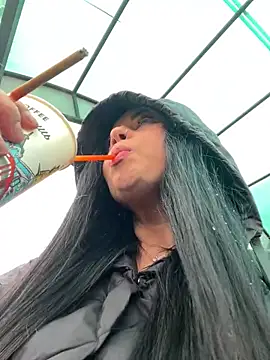 CrazzyChicks online show from 04/15/26, 08:21