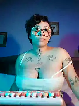 Snapshot of Lilmuh_ chatting on 12/15/24, 03:34 Lilmuh online show from 12/15/24, 03:34