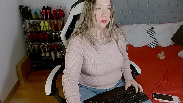 isabella rossse online show from 11/06/25, 12:50