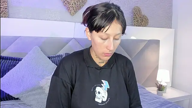 Mariana Joness online show from 04/17/26, 02:58