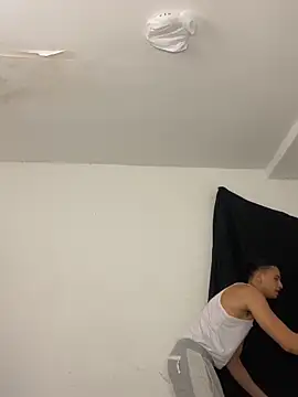 Snapshot of Kris_Khalifa69 chatting on 01/04/25, 04:55 Kris Khalifa69 online show from 01/04/25, 04:55