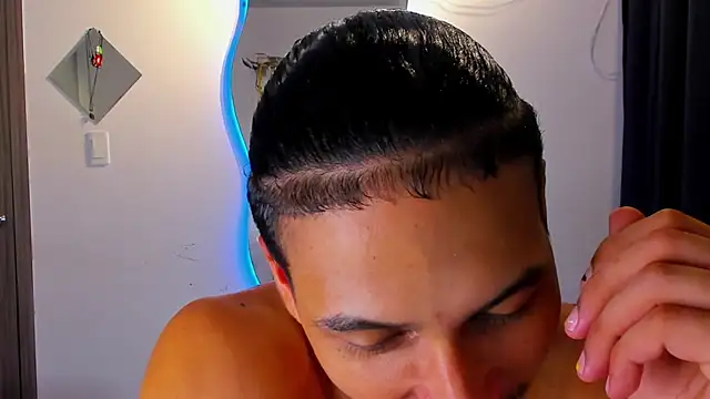 Snapshot of Kris_Khalifa69 chatting on 09/21/25, 01:29 Kris Khalifa69 online show from 09/21/25, 01:29