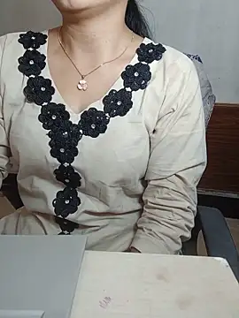 Snapshot of Chanchal--Navya chatting on 06/20/26, 06:11 Chanchal--Navya online show from 06/20/26, 06:11