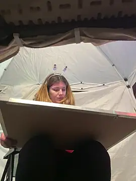 DaisyVibesss online show from 12/12/24, 03:59