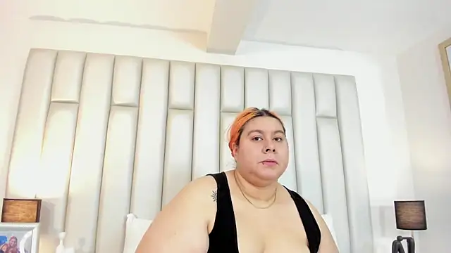 aandreaperez online show from 10/21/25, 11:33