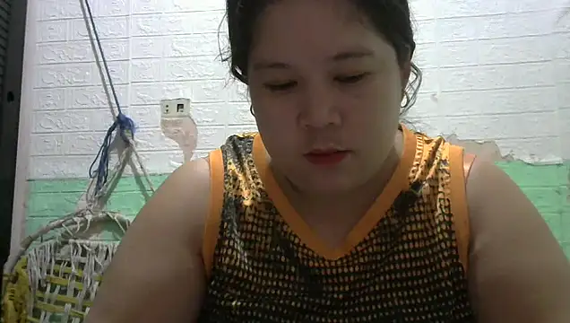 Snapshot of hotsexylyn chatting on 10/06/25, 07:28 hotsexylyn online show from 10/06/25, 07:28