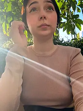 Snapshot of hanahaki chatting on 09/20/25, 02:18 hanahaki online show from 09/20/25, 02:18